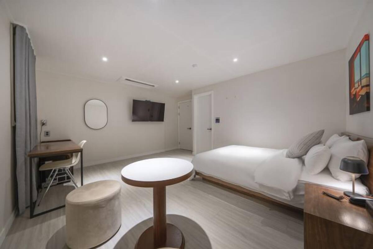 Premium bedding, desk, laptop workspace, soundproofing