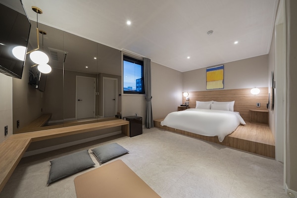 Standard Room | Premium bedding, desk, laptop workspace, soundproofing