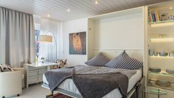 1 bedroom, bed sheets