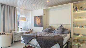 1 bedroom, bed sheets