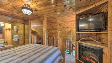 3 bedrooms, iron/ironing board, travel crib, internet