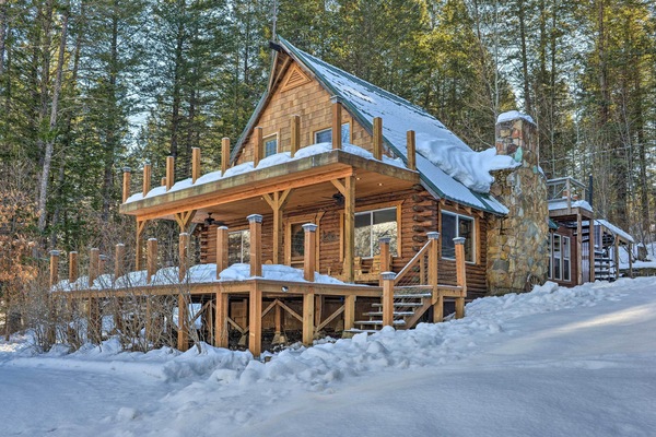 Alpine Vacation Rental Cabin | 3BR | 2BA | 1,297 Sq Ft | Steps to Access