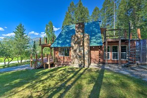 Exterior - Alpine Adventures: Cozy Log Cabin w/ Deck & Views! (Alpine)