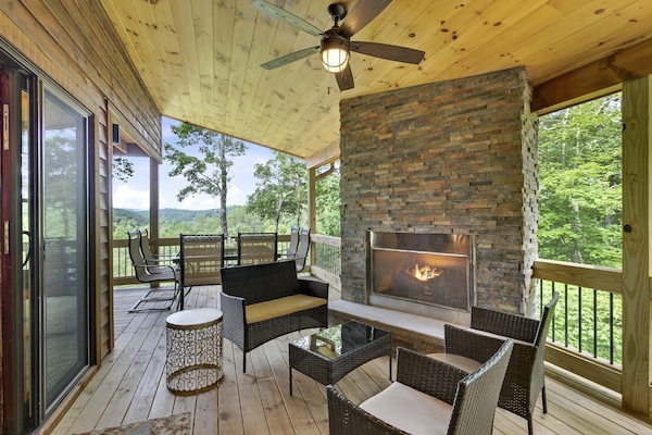 Mineral Bluff Vacation Rental | 3BR | 3BA | 2,000 Sq Ft | Steps Required