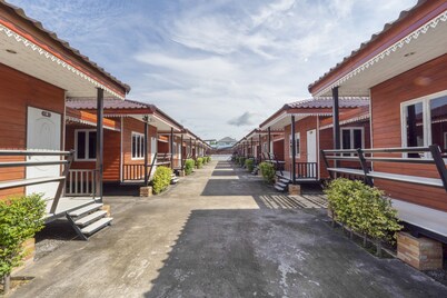 OYO 1166 Train Way Resort