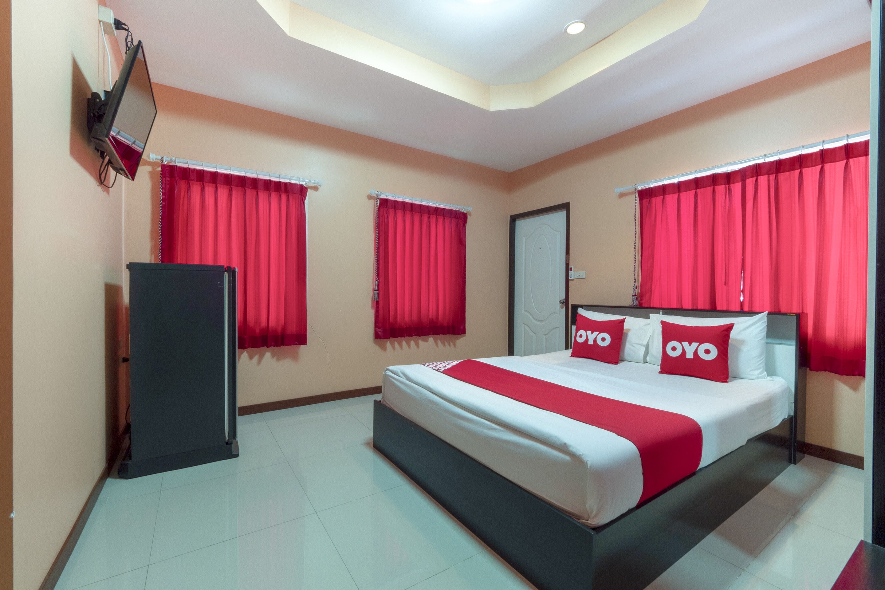 WiFi (free), bed sheets
