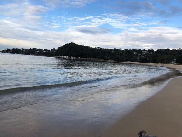 Beach nearby - Relax and Unwind at peaceful Bundeena Retreat close to beaches and bushland (Bundeena)