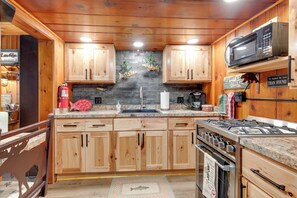 Refrigerador, microondas, placa de cocina, cafetera/tetera