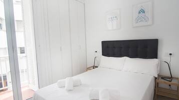 4 dormitorios, tabla de planchar con plancha, Internet y ropa de cama