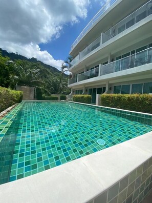 Outdoor pool, pool umbrellas, sun loungers