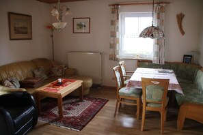 Apartment | Living area | TV - Ferienwohnungen Anna Geißinger (Mauth)