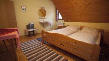 Standaard tweepersoonskamer, gemeenschappelijke badkamer | Gratis babybedden, gratis wifi, beddengoed