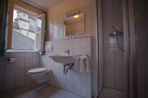 舒适双人房 | 浴室 | 吹风机、毛巾