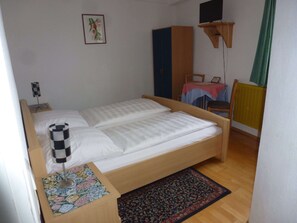 Economy Double Room | Free cribs/infant beds, free WiFi, bed sheets