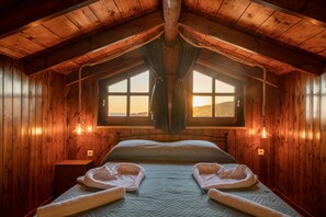 5 bedrooms, iron/ironing board, free WiFi