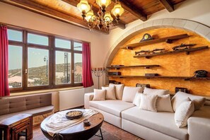 TV, fireplace, video game console, Netflix - Villa Staras -  Private Heated Pool Near The Beach (Gerani)