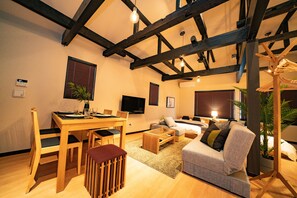 Premium Penthouse (2F) | In-room dining - East One (Tokyo)