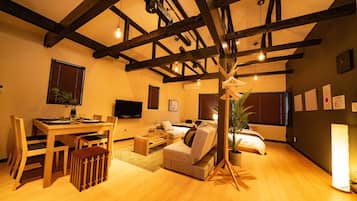 Premium Penthouse (2F) | In-room dining