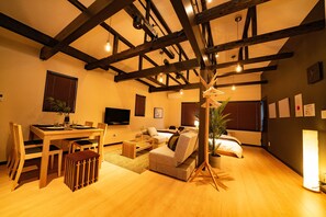 Premium Penthouse (2F) | In-room dining - East One (Tokyo)