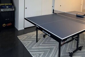 Game room - Private Farmland Setting, Open Floor Plan, Fire-Pit, BBQ, Next to Creek, Views of Forests and Hills (Gales Creek)