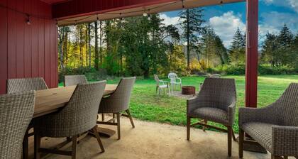 Private Farmland Setting, Open Floor Plan, Fire-Pit, BBQ, Next to Creek, Views of Forests and Hills