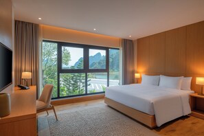 Villa Premium, 4 habitaciones | Minibar, caja fuerte, escritorio y cortinas opacas