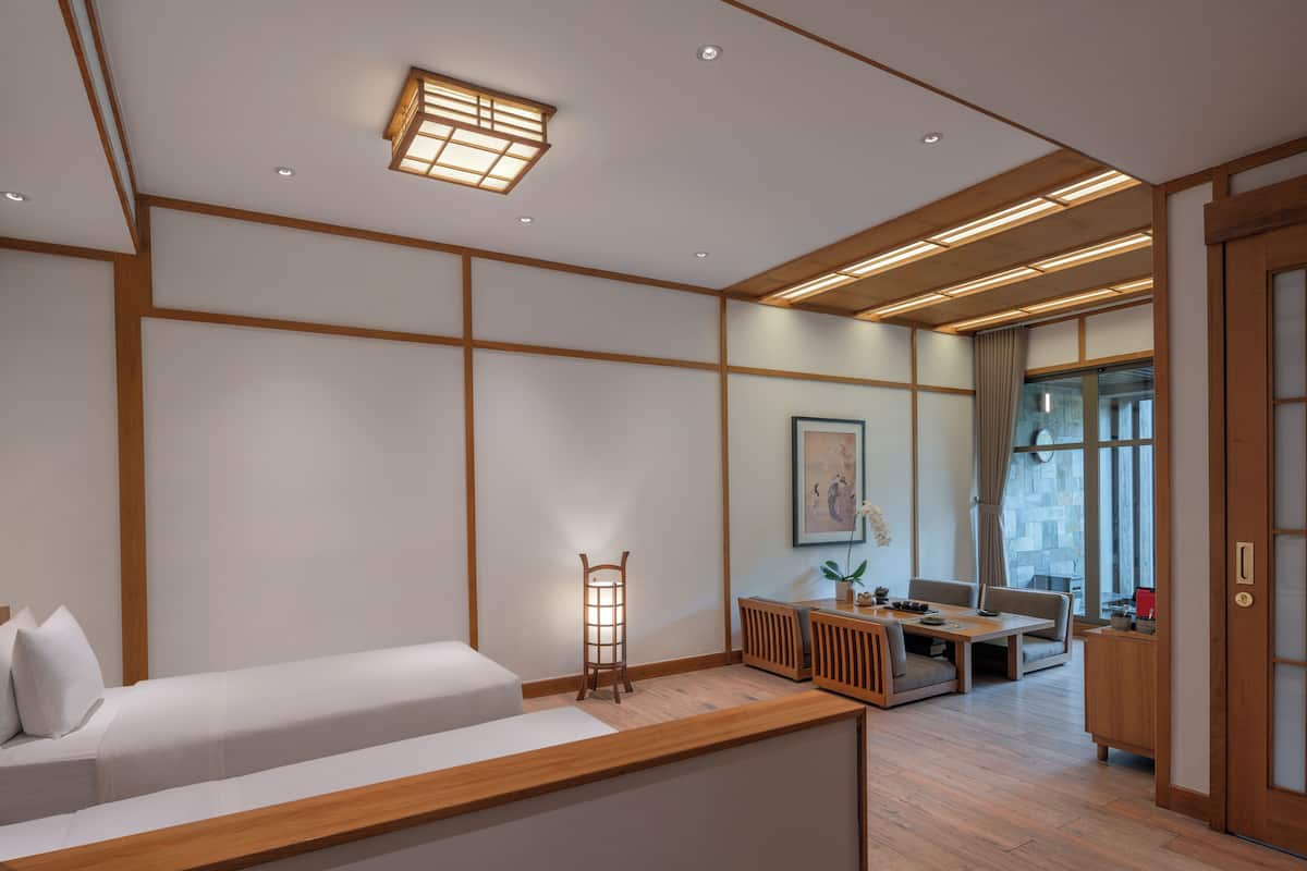 Minibar, caja fuerte, escritorio y cortinas opacas