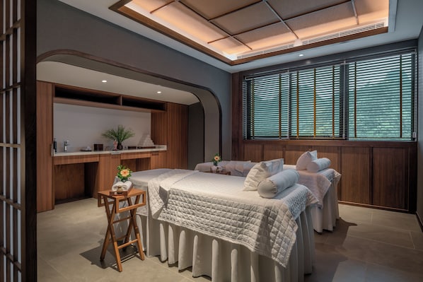 Couples treatment room(s), body treatments, hot stone massages