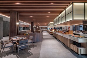 Daily Japanese breakfast (VND 405000 per person)