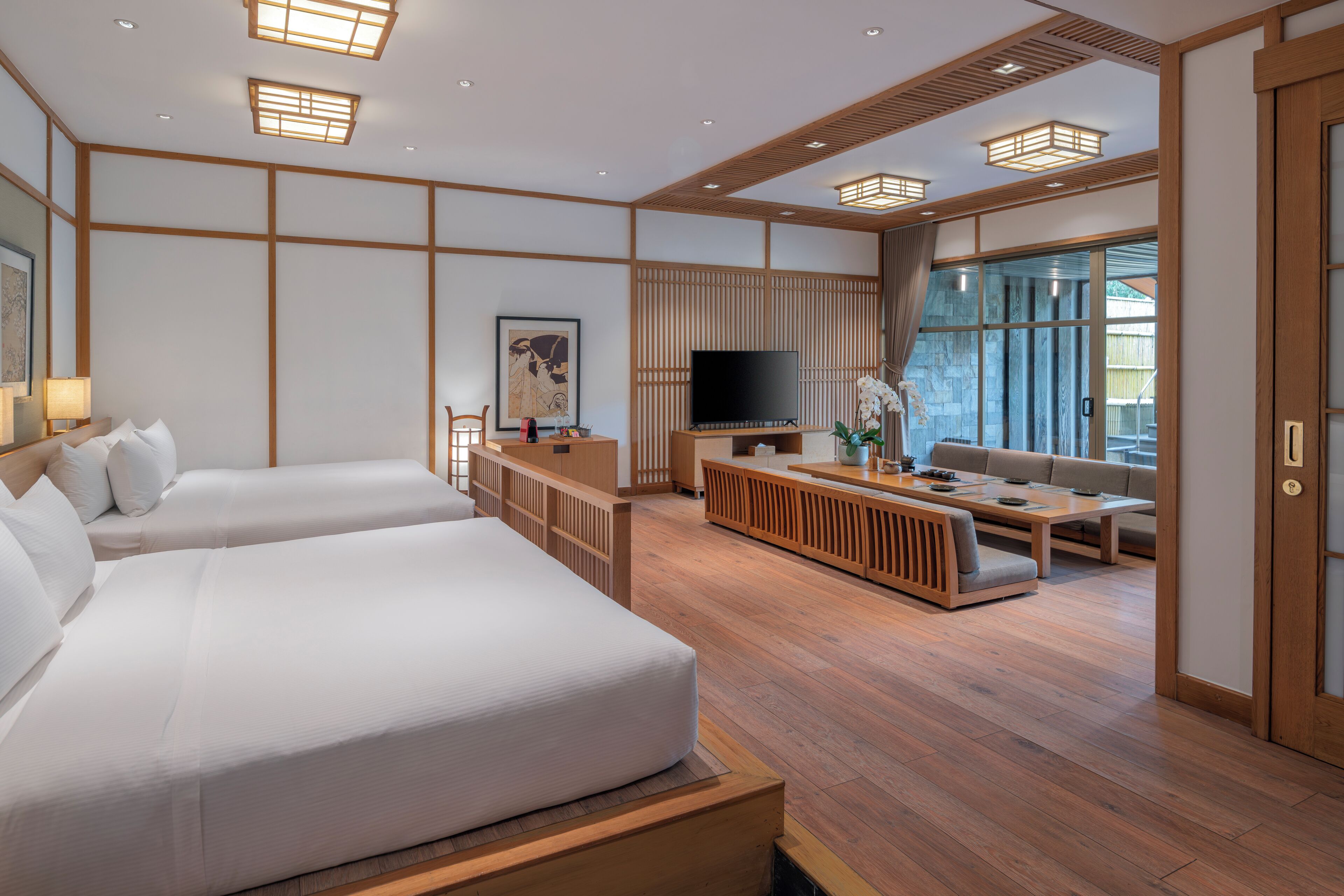 Premium Room, 1 Katil Raja (King) | Bar mini, peti besi dalam bilik, meja, langsir/tirai gelap terus 