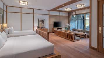 Premium Room, 1 King Bed | Minibar, in-room safe, desk, blackout drapes