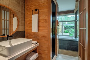 Ducha, artículos de higiene personal gratuitos y secador de pelo