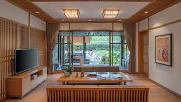 Minibar, in-room safe, desk, blackout curtains