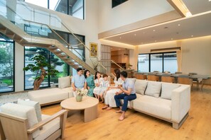 Smart TV - Hilton Quang Hanh Onsen Resort (Cam Pha)