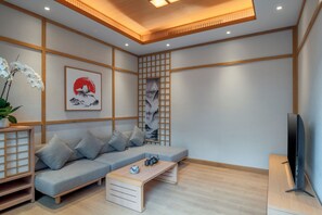 Villa, 2 habitaciones | Área de sala de estar | Smart TV 