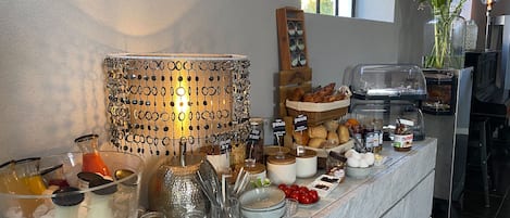 Desayuno completo los fines de semana (EUR 13.95 por persona)