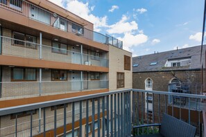 Property grounds -  One Bedroom Apartment in Colombia Road Market Shoreditch by MySquare (London)