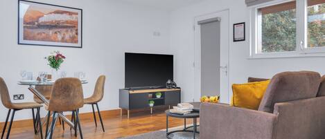 Een flatscreentelevisie