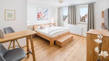 Quarto casal | 1 quarto, frigobar, cofres nos quartos, Wi-Fi de cortesia