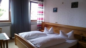 Economy Double Room - Weinhotel Goger (Sand am Main)