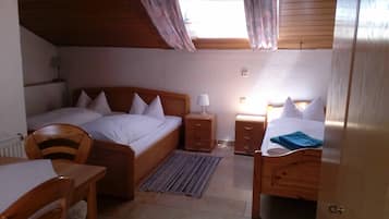 Standard Quadruple Room | Free WiFi, bed sheets