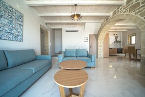 Flat-screen TV - Villa Alkinoos, sea view, spacious outdoor area (Chania)