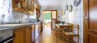 Magnificent villa with private pool 100 meters from the beach.