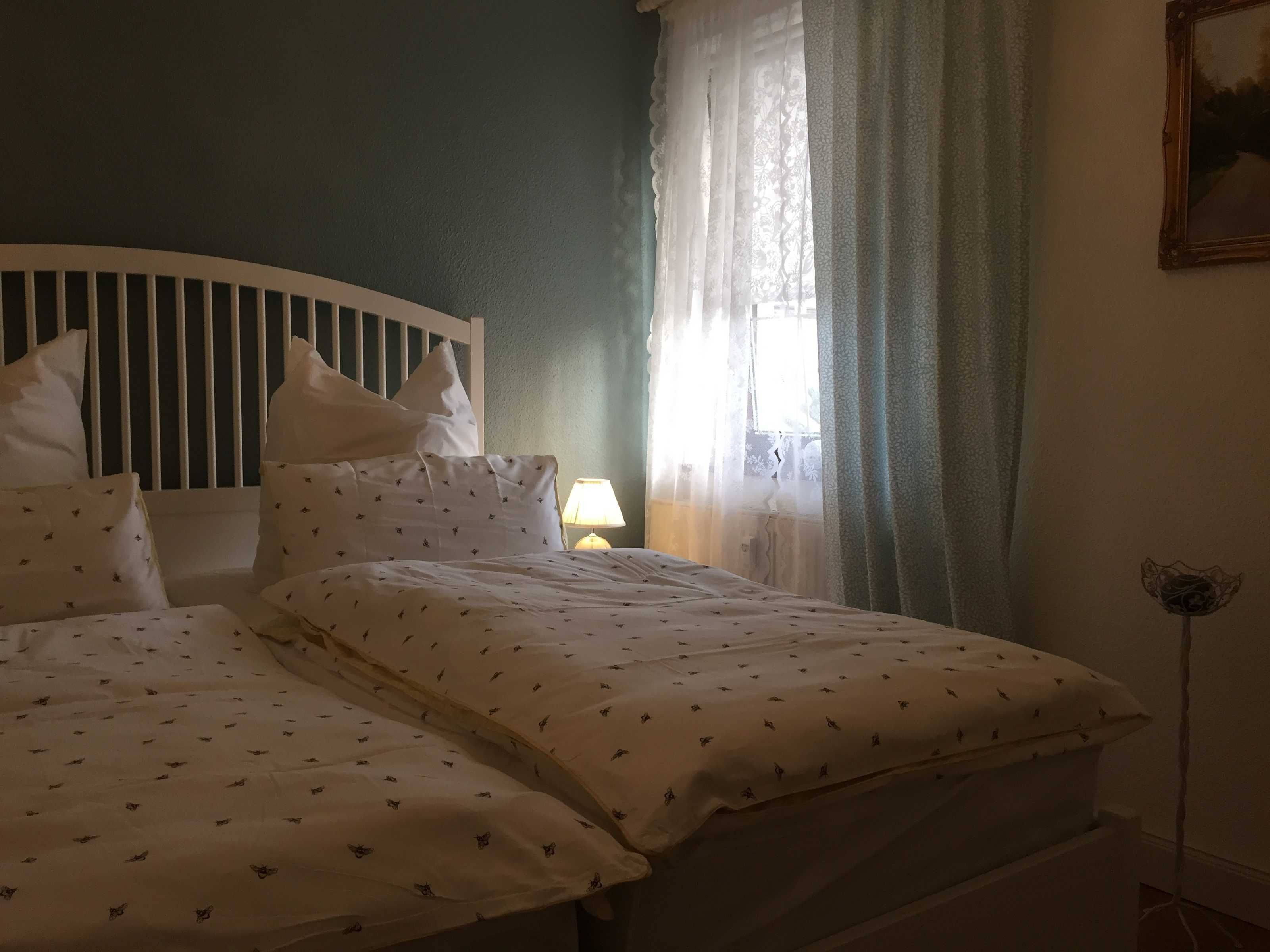 1 Schlafzimmer, Reisekinderbett, Bettwäsche