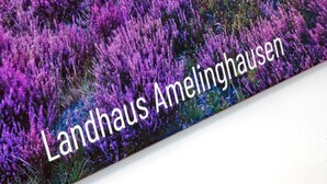 Ein Schild mit dem Text 'Landhaus Amelinghausen'.