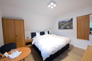 1 bedroom, in-room safe, WiFi, bed sheets