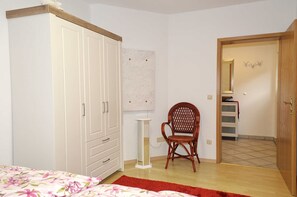 2 bedrooms, WiFi, bed sheets