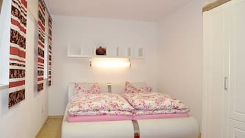 2 bedrooms, WiFi, bed sheets