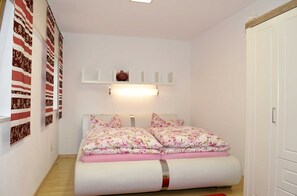 2 bedrooms, WiFi, bed sheets