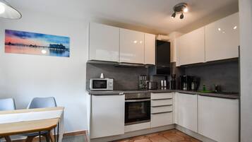 Frigorifero, microonde, forno, lavastoviglie